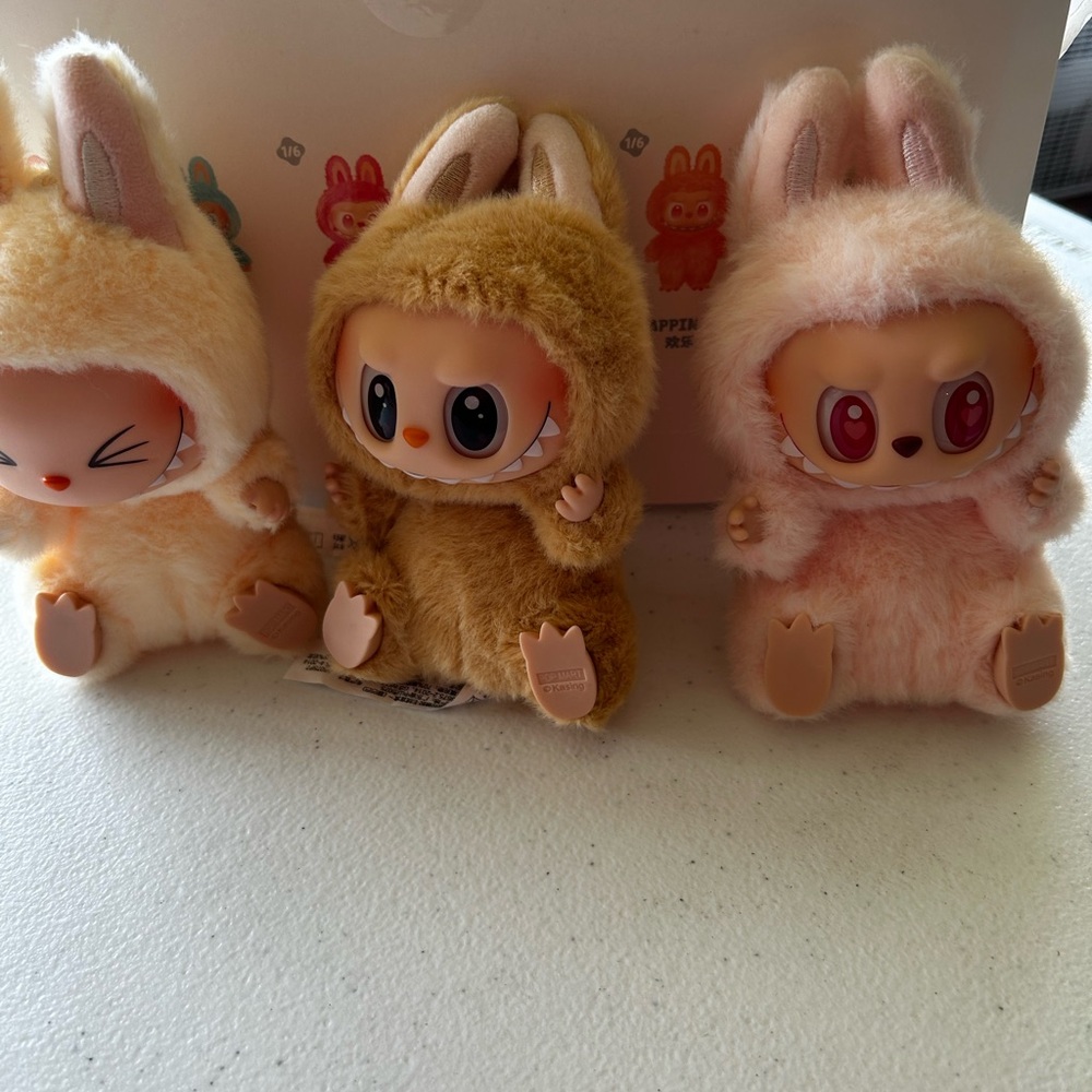 Adorable POP MART LABUBU - Picture 5 of 5